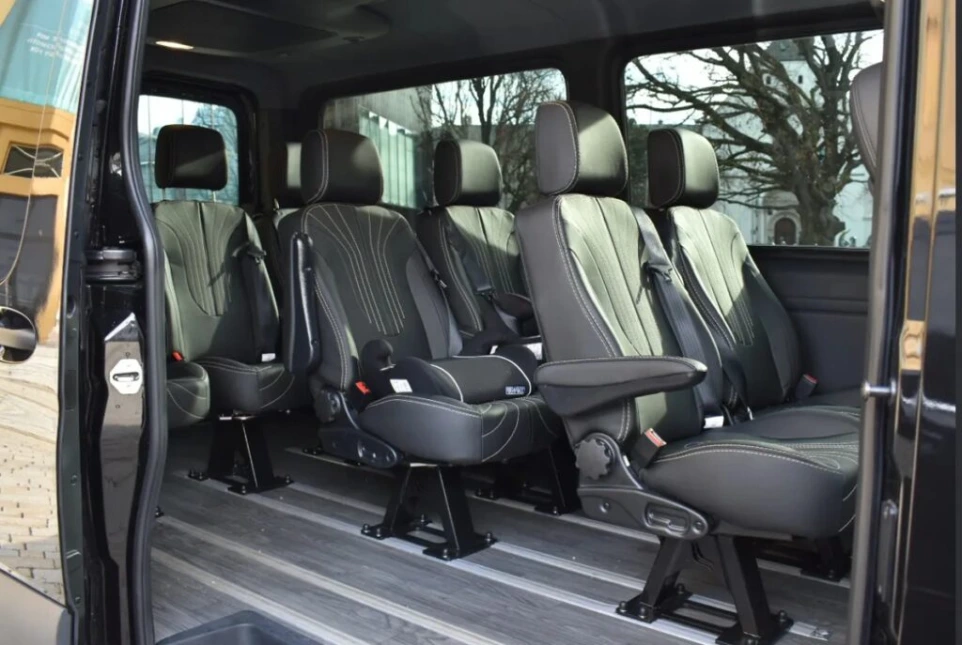 Komfortabler Hotel Transfer in Tirol mit Mercedes Limousine oder Großraumfahrzeug von VIP Taxi Tirol.